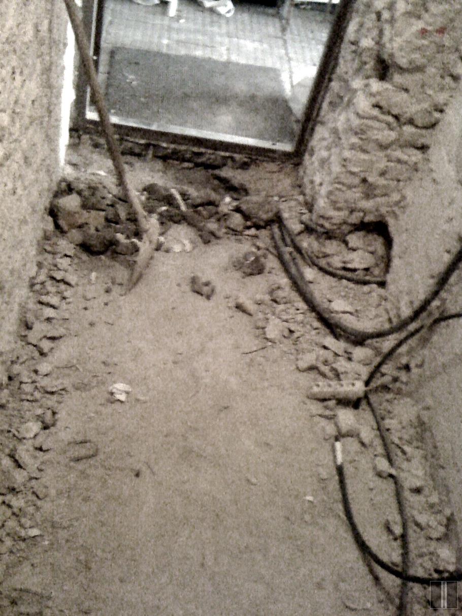 Kabeliai koridoriuje