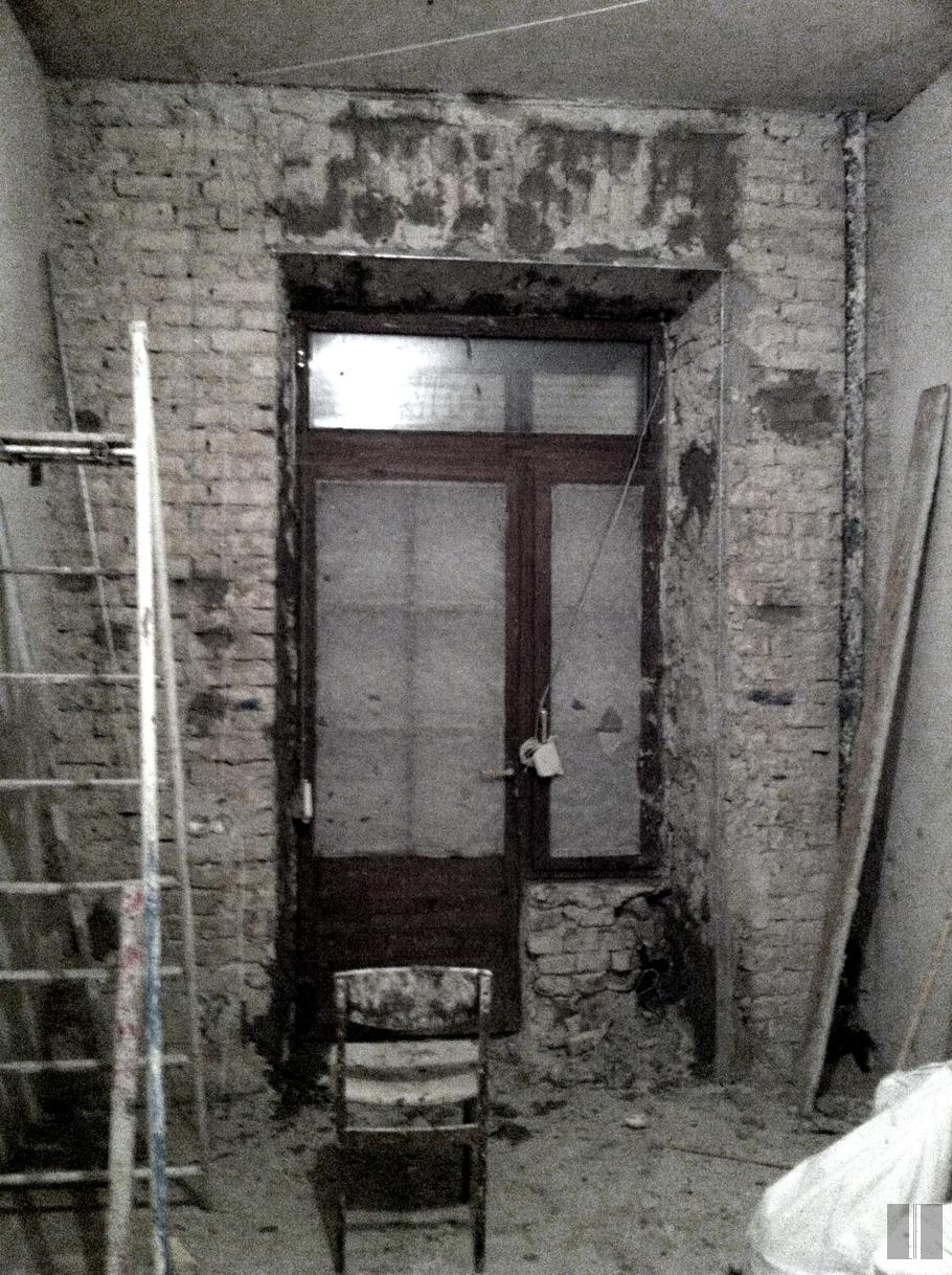 Užtaisomi plyšiai tarp plytų