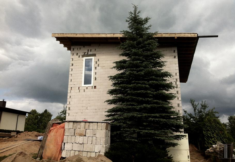 Namo vakarų fasadas