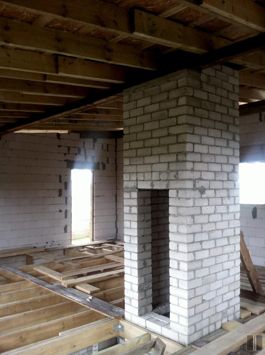 Kolona laikanti stogą