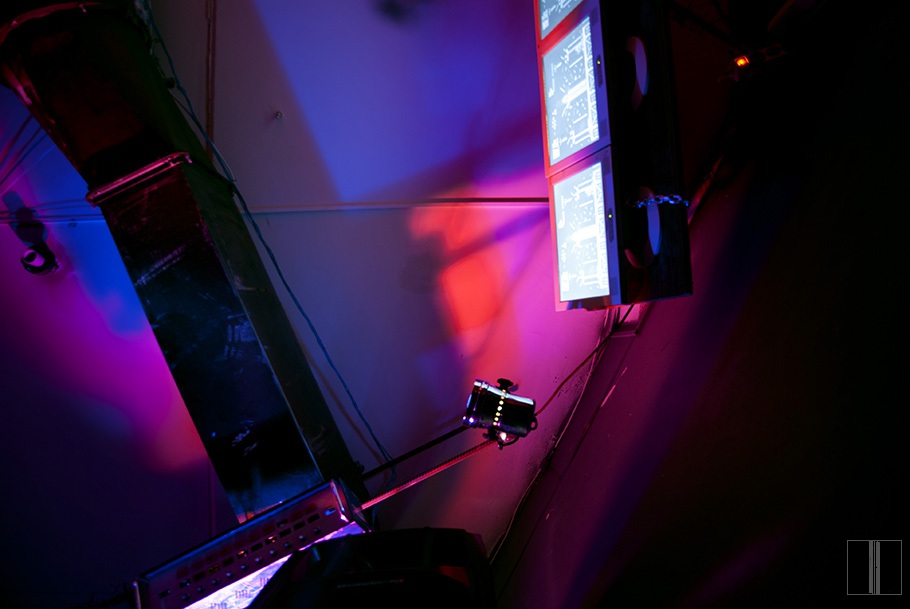 Lubos trupančių kolonų erdvėje