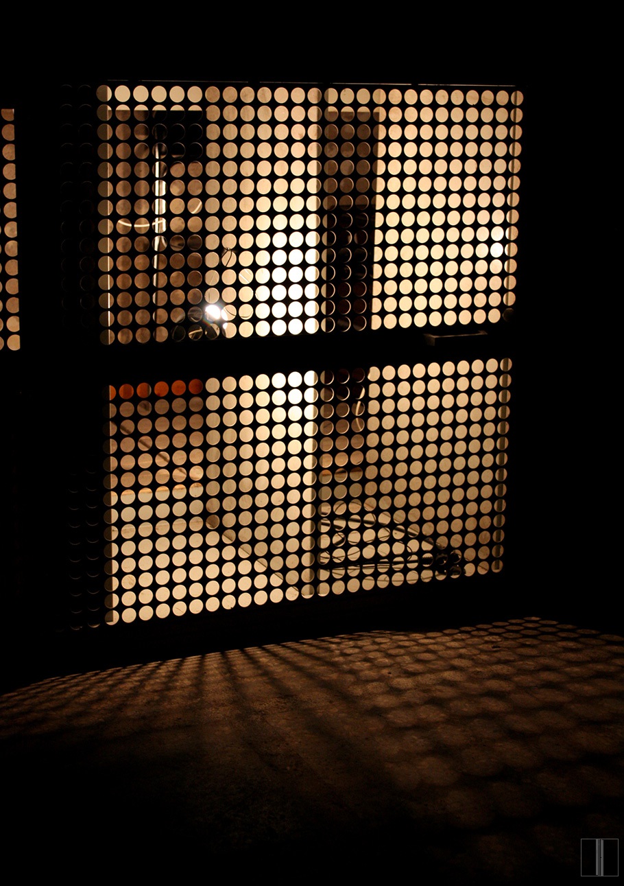 Apšvietimo panelė slenkančių sijų erdvėje